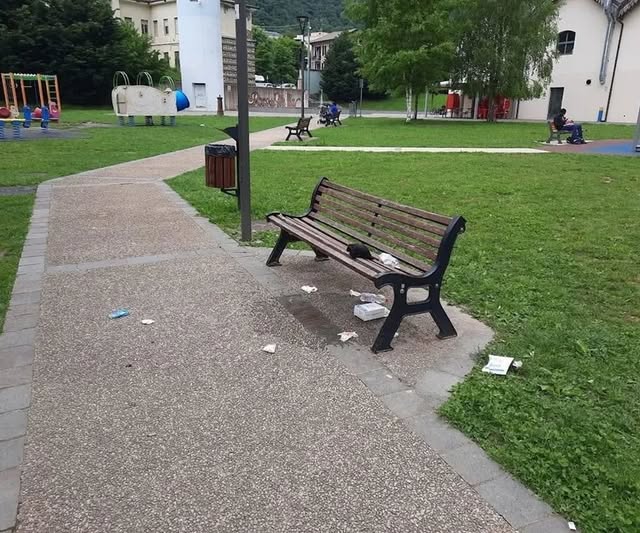 Rifiuti al Parco del Mella multati 5 giovani per oltre 500 euro Rifiuti al Parco del Mella multati 5 giovani per oltre 500 euro