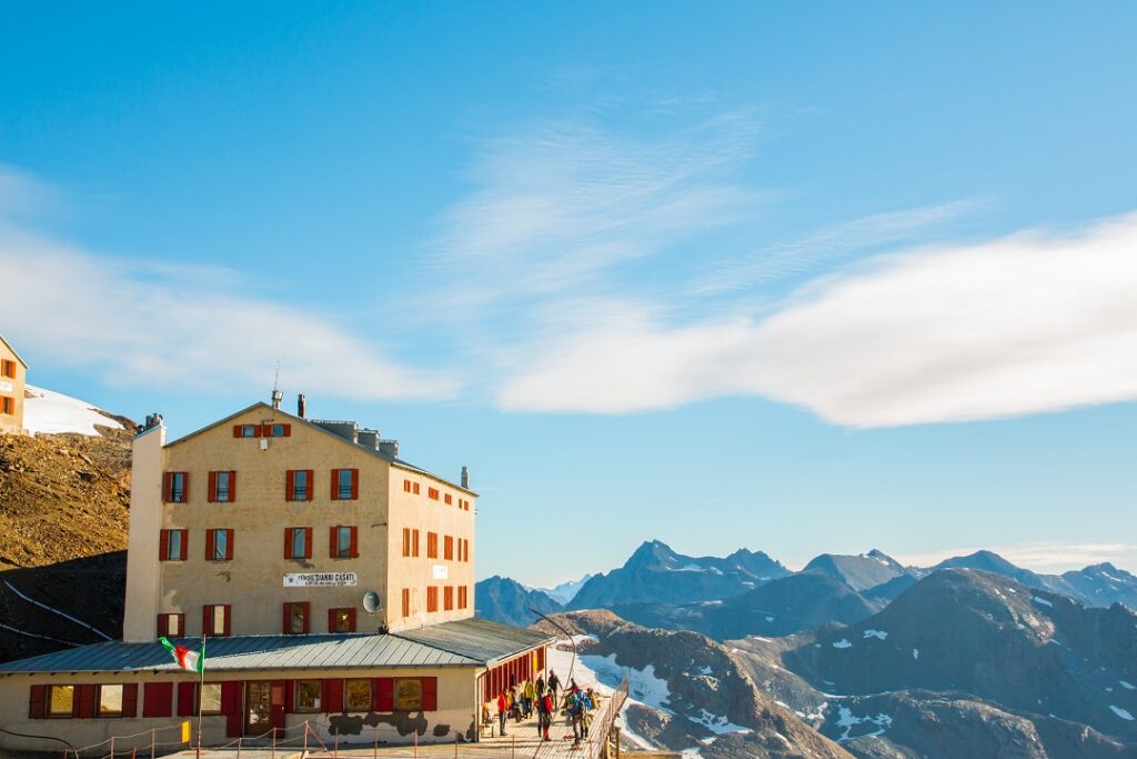 Rifugio Casati panoramica foto Cesare Palma Shutterstock