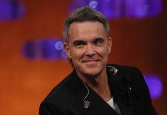 Robbie Williams torna con lalbum Britpop da oggi il primo brano Rocket Robbie Williams torna con lalbum Britpop da oggi il primo brano Rocket