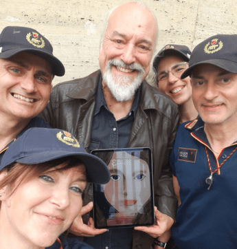Roma Eugenio Finardi perde il tablet sul treno ritrovato dalla polizia locale Roma Eugenio Finardi perde il tablet sul treno ritrovato dalla polizia locale