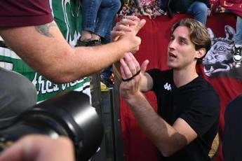 Roma Fiorentina Bove in lacrime per labbraccio della Curva Sud Video Roma Fiorentina Bove in lacrime per labbraccio della Curva Sud Video