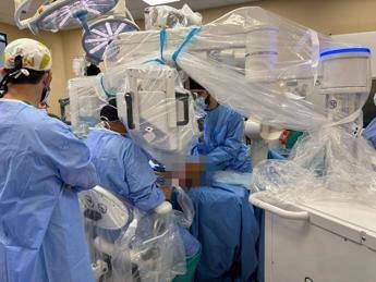 Roma al San Camillo debutta il robot microchirurgo Roma al San Camillo debutta il robot microchirurgo
