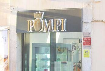 Roma estorsioni e minacce al re del tiramisu Pompi arrestato il cognato Roma estorsioni e minacce al re del tiramisu Pompi arrestato il cognato