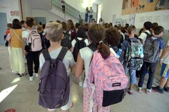 Scuola Valditara Divieto utilizzo cellulari fino a 14 anni in Ue Scuola Valditara Divieto utilizzo cellulari fino a 14 anni in Ue