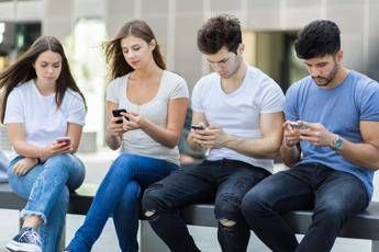 Social report adolescenti Ue per quasi la meta uso problematico 10 anni fa era il 38 Social report adolescenti Ue per quasi la meta uso problematico 10 anni fa era il 38