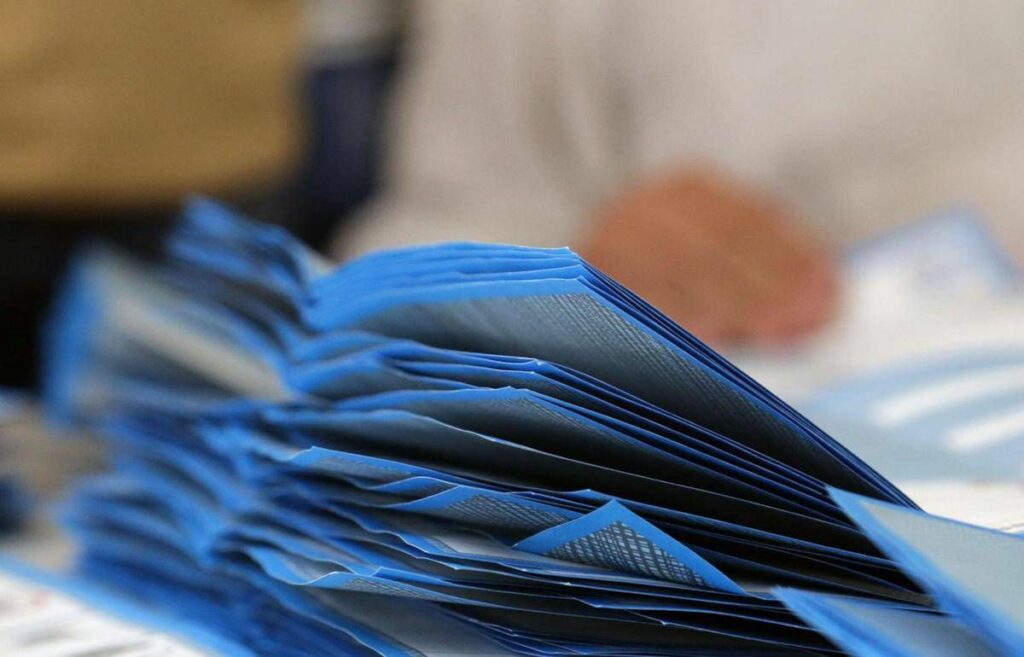 Sondaggi politici Fratelli dItalia cala e Pd stabile Sondaggi politici Fratelli dItalia cala e Pd stabile