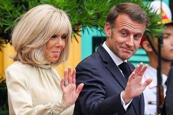 Stai lontano perdente cosa ha detto Brigitte a Macron dopo la manata secondo lesperto Stai lontano perdente cosa ha detto Brigitte a Macron dopo la manata secondo lesperto