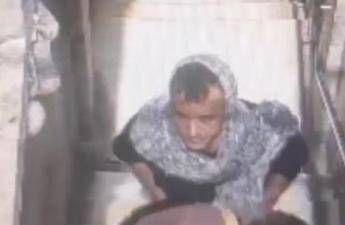 Sul Duomo con la kefiah prima di suicidarsi De Maria ripreso in un video Sul Duomo con la kefiah prima di suicidarsi De Maria ripreso in un video