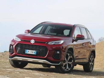 Suzuki Across Plug in 2025 librida che si rivolge alle aziende e liberi professionisti Suzuki Across Plug in 2025 librida che si rivolge alle aziende e liberi professionisti