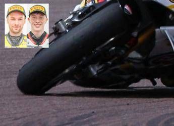 Tragedia nella Superbike britannica morti due piloti in un incidente Tragedia nella Superbike britannica morti due piloti in un incidente