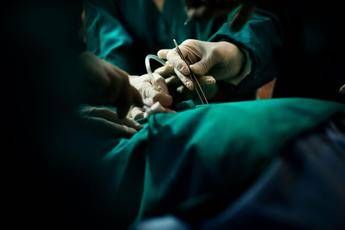 Trapianto eccezionale a Palermo 77enne dona il rene alla figlia Trapianto eccezionale a Palermo 77enne dona il rene alla figlia