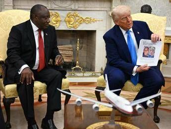 Trump e il genocidio dei bianchi in Sudafrica agguato con video a presidente Ramaphosa Trump e il genocidio dei bianchi in Sudafrica agguato con video a presidente Ramaphosa