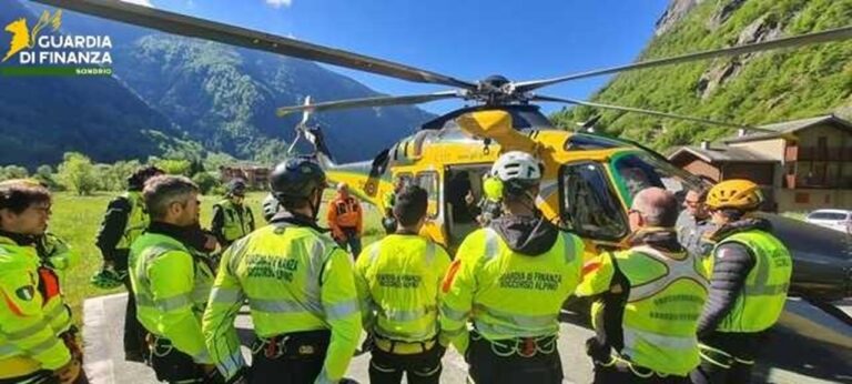 Val Masino addestramento S.A.G.F. per operazioni di elisoccorso e polizia giudiziaria in montagna Val Masino addestramento S.A.G.F. per operazioni di elisoccorso e polizia giudiziaria in montagna