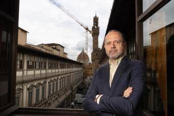 Via la gru dal piazzale degli Uffizi dopo quasi 20 anni Via la gru dal piazzale degli Uffizi dopo quasi 20 anni