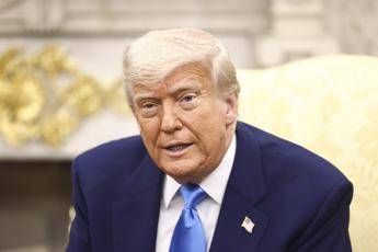 Visti agli studenti stranieri Trump sospende i colloqui e valuta controllo profili social Visti agli studenti stranieri Trump sospende i colloqui e valuta controllo profili social