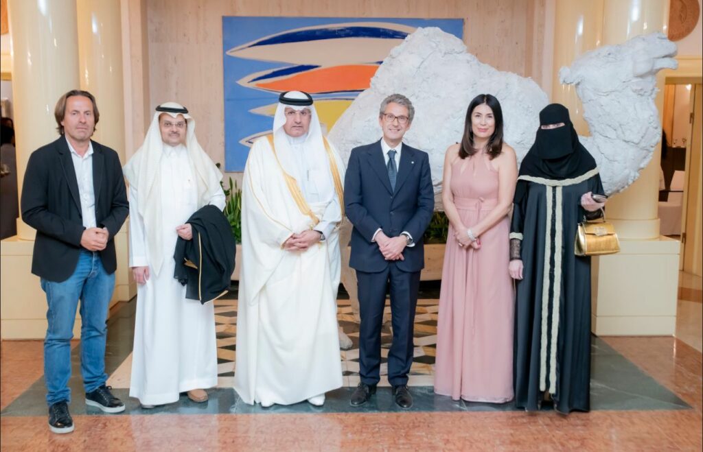 da sinistra Nicola Bertazzi Sheikh Bander Al Hajiri Sheikh Salman Salem Al Shafi Carlo Baldocci Cristina Tutrchetti Tatyana Lorenzini da sinistra Nicola Bertazzi Sheikh Bander Al Hajiri Sheikh Salman Salem Al Shafi Carlo Baldocci Cristina Tutrchetti Tatyana Lorenzini