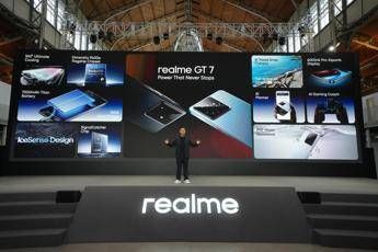 realme GT 7 il nuovo Flagship Killer ridefinisce potenza e autonomia con attenzione al design realme GT 7 il nuovo Flagship Killer ridefinisce potenza e autonomia con attenzione al design