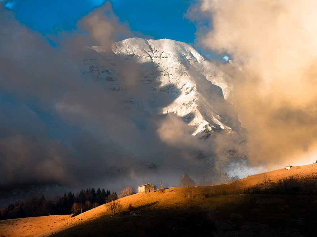 1° premio Casolare e Arera innevata al tramonto di Laura Berbenni 1° premio Casolare e Arera innevata al tramonto di Laura Berbenni