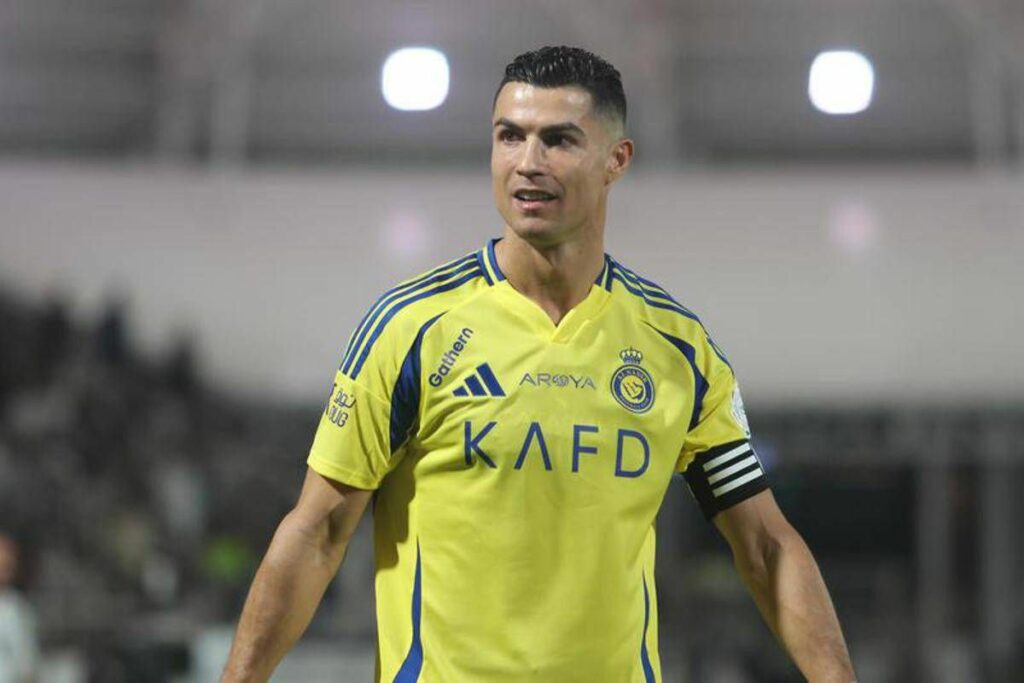 200 milioni uno staff personale e un jet dentro il rinnovo di Ronaldo con lAl Nassr 200 milioni uno staff personale e un jet dentro il rinnovo di Ronaldo con lAl Nassr