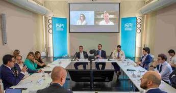 Ai Act regole e incertezze. LEuropa accelera ma il dibattito resta acceso Ai Act regole e incertezze. LEuropa accelera ma il dibattito resta acceso