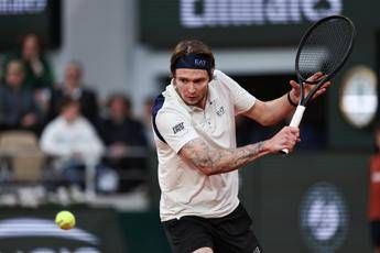 Alexander Bublik dal viaggio svolta al capolavoro del Roland Garros chi e lavversario di Sinner Alexander Bublik dal viaggio svolta al capolavoro del Roland Garros chi e lavversario di Sinner