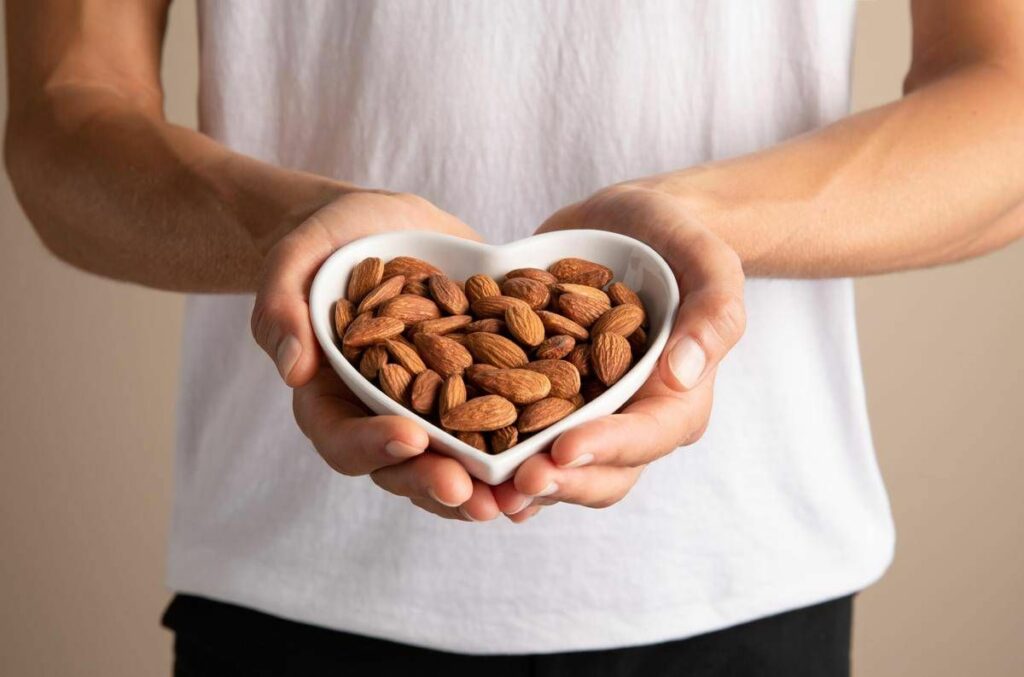 Alimentazione esperto Mandorle e frutta a guscio migliorano salute cardiometabolica Alimentazione esperto Mandorle e frutta a guscio migliorano salute cardiometabolica