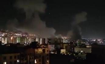 Attacco israeliano allIran colonne di fumo su Teheran Video Attacco israeliano allIran colonne di fumo su Teheran Video