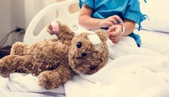Bambina in fin di vita per il morbillo Bassetti Bisogna tornare a parlare di vaccini Bambina in fin di vita per il morbillo Bassetti Bisogna tornare a parlare di vaccini