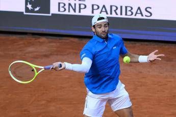 Berrettini la musica e labbraccio di Marracash per superare linfortunio Berrettini la musica e labbraccio di Marracash per superare linfortunio