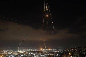 Buio missili paura e confusione la strategia notturna dellIran contro Israele Buio missili paura e confusione la strategia notturna dellIran contro Israele