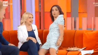 Caterina Balivo incidente sfiorato con lo stuzzicadenti il siparietto a La volta buona Caterina Balivo incidente sfiorato con lo stuzzicadenti il siparietto a La volta buona