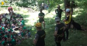 Dimostrazione di soccorso alpino al Campo Scuola ANA 2025 di Sondalo