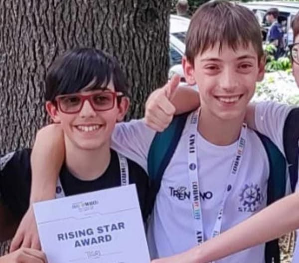 Due studenti della A. Canossi volano ai Mondiali di robotica ma servono fondi per raggiungere Manila Due studenti della A. Canossi volano ai Mondiali di robotica ma servono fondi per raggiungere Manila