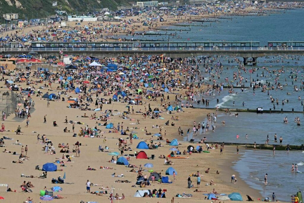 Europa nella morsa del caldo infernale oltre 40 gradi le temperature non danno tregua Europa nella morsa del caldo infernale oltre 40 gradi le temperature non danno tregua