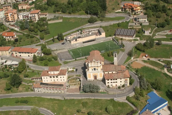 Gaverina la chiesa parrocchiale Gaverina la chiesa parrocchiale