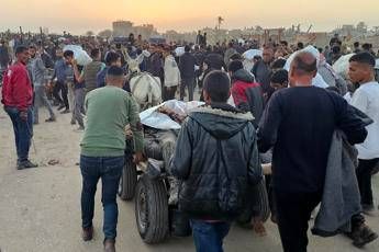 Gaza media Spari su folla diretta a centro aiuti a Rafah almeno 21 morti Gaza media Spari su folla diretta a centro aiuti a Rafah almeno 21 morti