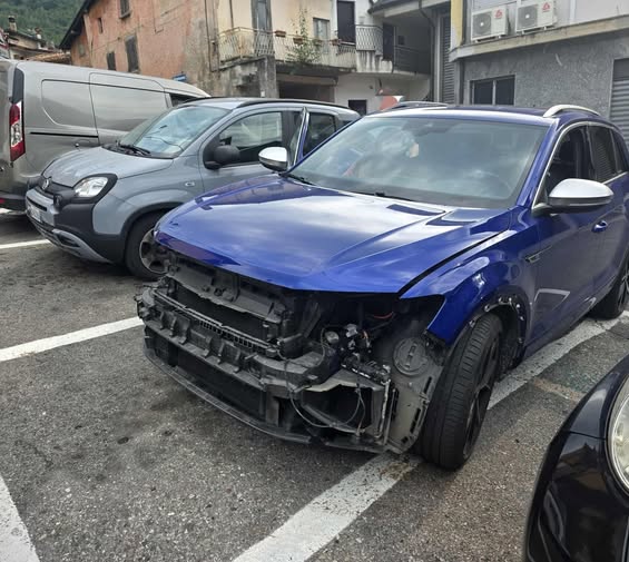 Gazzolo auto vandalizzata nella notte smontati paraurti e fari di una Volkswagen T Roc Gazzolo auto vandalizzata nella notte smontati paraurti e fari di una Volkswagen T Roc