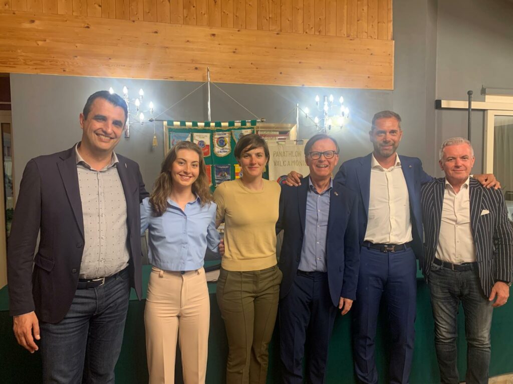 Gli ospiti della Conviviale con il presidente Ottavio Bonino e il socio Ezio Maffi Gli ospiti della Conviviale con il presidente Ottavio Bonino e il socio Ezio Maffi