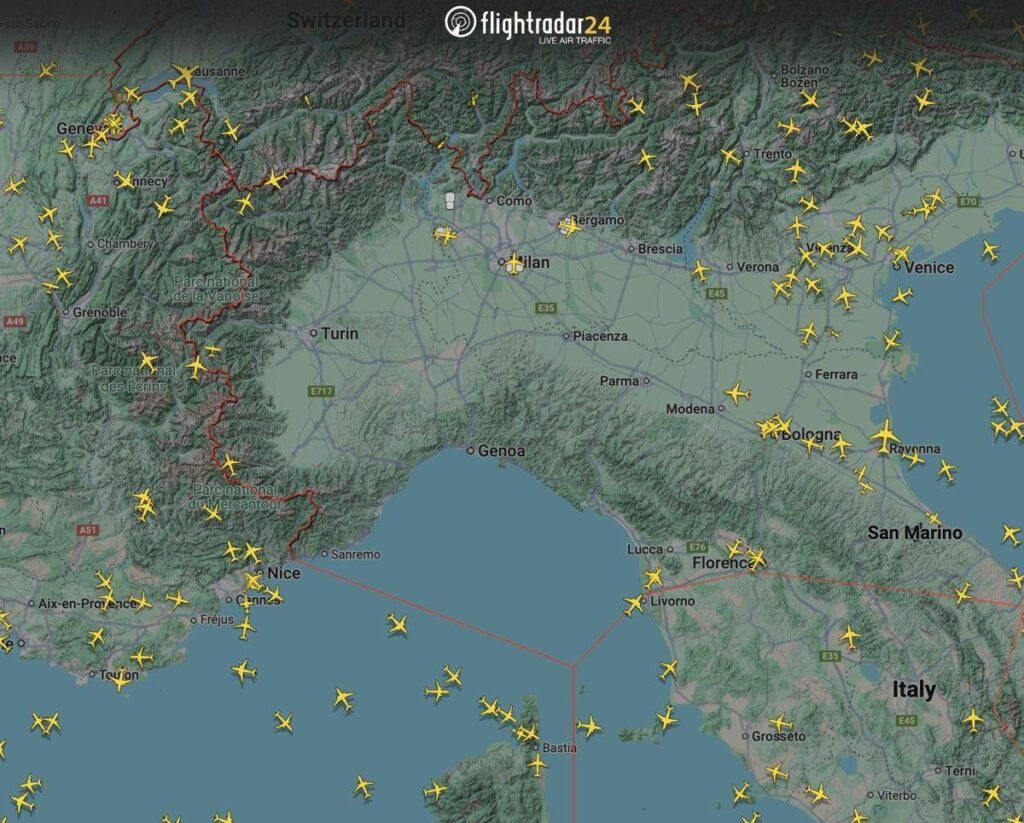 Guasto a centro radar blocca aerei nel nord ovest voli sospesi e ritardi da Milano a Torino Guasto a centro radar blocca aerei nel nord ovest voli sospesi e ritardi da Milano a Torino
