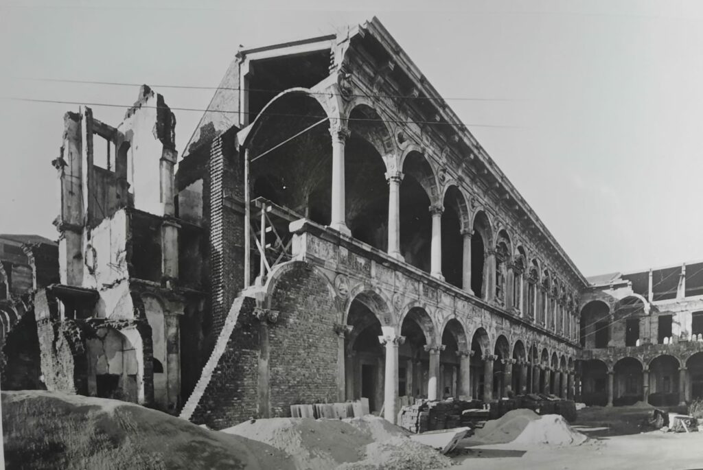 I lavori di restauro alla Ca Granda oggi Universita Statale nelle foto di Egizio Nichelli I lavori di restauro alla Ca Granda oggi Universita Statale nelle foto di Egizio Nichelli