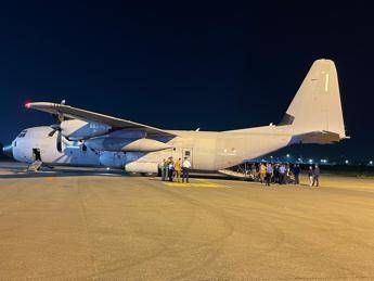 Il piccolo Adam e in Italia atterrato a Milano volo con pazienti evacuati da Gaza Il piccolo Adam e in Italia atterrato a Milano volo con pazienti evacuati da Gaza