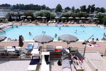 Infezioni in piscina medici anti bufale I rischi sono tanti il cloro non uccide tutti i germi Infezioni in piscina medici anti bufale I rischi sono tanti il cloro non uccide tutti i germi