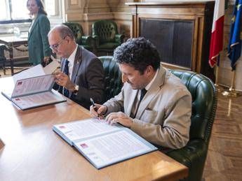 Intesa tra il Ministero dellIstruzione e Biennale di Venezia Intesa tra il Ministero dellIstruzione e Biennale di Venezia