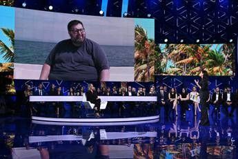 Isola dei famosi 30 giorni dopo come sono cambiati i naufraghi i kg persi da Adinolfi Isola dei famosi 30 giorni dopo come sono cambiati i naufraghi i kg persi da Adinolfi
