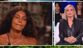 Isola dei famosi Simona Ventura contro Jasmine Chiedi scusa a Chiara. Come ti permetti Isola dei famosi Simona Ventura contro Jasmine Chiedi scusa a Chiara. Come ti permetti