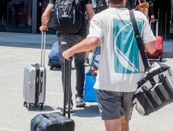 Italiani in fuga dallIran Farnesina Partito un nuovo convoglio Italiani in fuga dallIran Farnesina Partito un nuovo convoglio