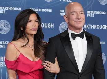 Jeff Bezos e Lauren Sanchez Venezia si prepara alle nozze da favola Jeff Bezos e Lauren Sanchez Venezia si prepara alle nozze da favola