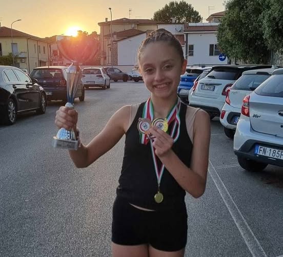 Kendra Monje 12enne di Bovegno conquista loro ai Campionati Nazionali UISP di ginnastica ritmica Kendra Monje 12enne di Bovegno conquista loro ai Campionati Nazionali UISP di ginnastica ritmica