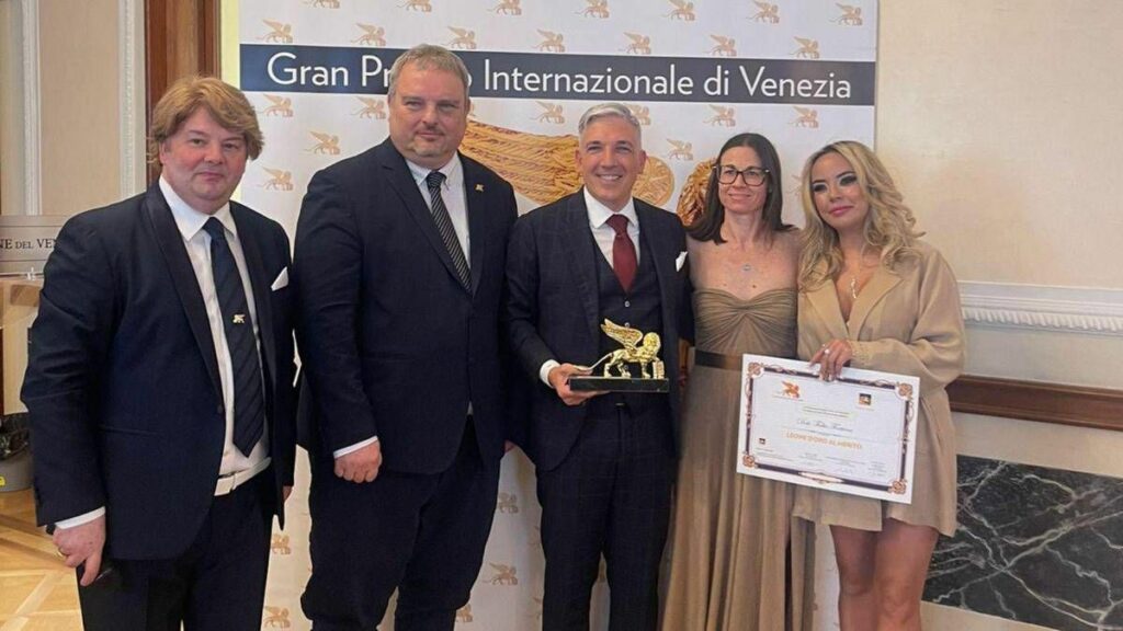 Leone dOro al Merito al papa del Taopatch ha aiutato Djokovic Iron Man e le ginnaste italiane Leone dOro al Merito al papa del Taopatch ha aiutato Djokovic Iron Man e le ginnaste italiane