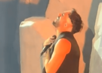 Marco Mengoni dedica Luce alla mamma scomparsa e si commuove Il video Marco Mengoni dedica Luce alla mamma scomparsa e si commuove Il video